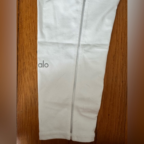 Alo Yoga High-Waist Dash Capri Legging - Picture 4 of 6